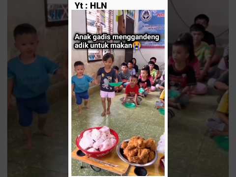 Momen mengharukan saat anak yatim mengambil makanan😭#short#shorts#shortvideo
