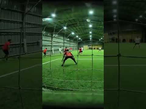 Proibido dar rebote #futebol #goleiro #varzea #ecosdaarquibancada #futebolraiz