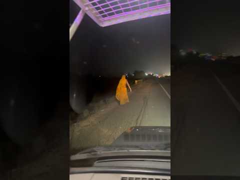 रात गश्त में किसी के काम आ गये तो रात्रि ज़ागरण सफल है। #helpingothers #police