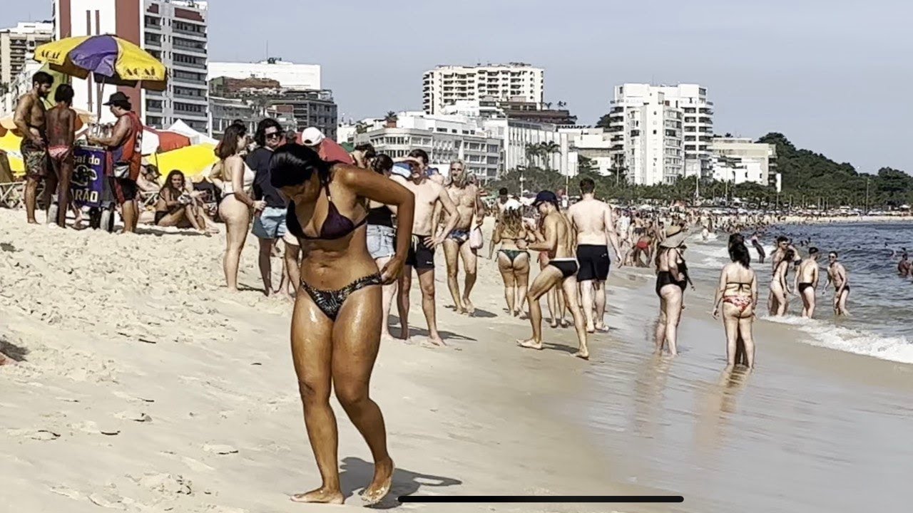 🇧🇷 Nice day at Leblon beach Brazil | beach walk 4k