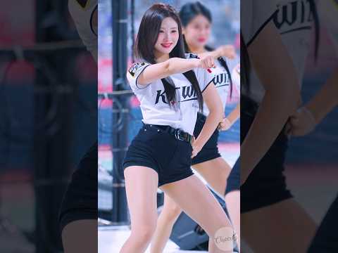 미미 하며 웃으니 미치겠네 Hold Up 아웃송 김정원 치어리더 Kim Jeong-Won Cheerleader ktwiz