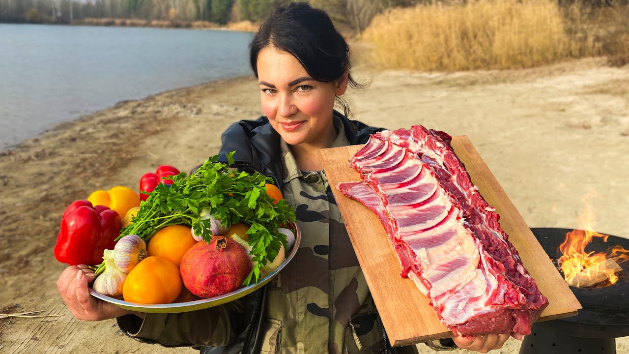 Приготовление Сочного Стейка Средней Прожарки на Природе в Лесу