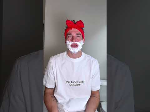 Wait for it…😂 Ladies, a great shave with @Gillette Labs is the gift that keeps on giving 👀🎁