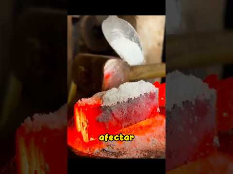 El secreto del polvo blanco: cómo los herreros producen metal puro#shorts