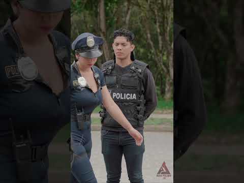 Vagabundo ayuda a millonaria y es detenido injustamente