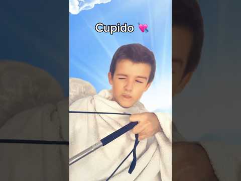 Cupido un día normal intentando hacer su trabajo 💘👼