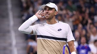 Benjamin Bonzi vence Daniil Medvedev e avança a 2ª rodada do US Open 