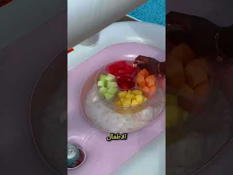كيف استمتعت الأم وابنتها بيوم رائع في المسبح النظيف!  #shorts #اكسبلور