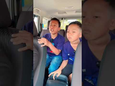 Ada kereta api lewat
