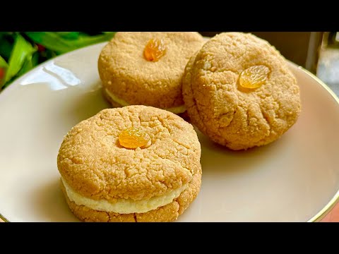 মিষ্টির দোকানের সেই বিখ্যাত ছানার সন্দেশ! সেই নরম, ঘ্রাণময় সন্দেশ, যার এক টুকরো মুখে দিলেই গলে যায়.😋