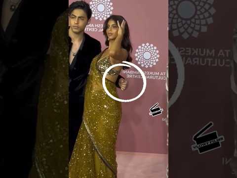 Shahrukh Khan Son Abram Khan And Daughter Suhana Khan Entry At Ambani Cultural Centre with Gauri