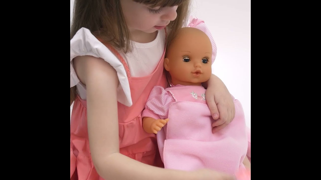 Пупс Rock-a-Bye Baby с розовой подушкой и набором для кормления 40см с 3лет - видео