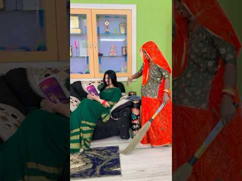 Hamari pyari si helper aunty mumma se boli ki apke sath mujhe bhi video bnani ye b mom ki fan h??