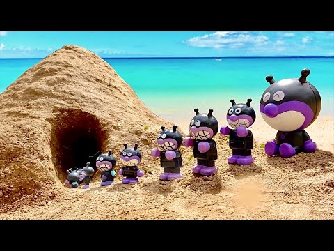 【バイキンたちの砂場遊び👿】はたらくくるまや新幹線、プラレールに恐竜が組み立て大変身！