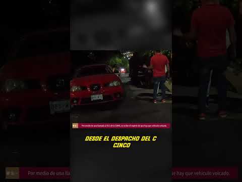 AutomΓ³vil en problemas ?? Volcadura de Carro