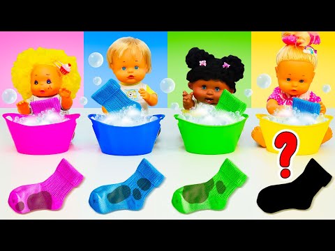 Baby dolls do laundry. Wash socks in toy colored washbowls. Kids pretend to play with toys for girls