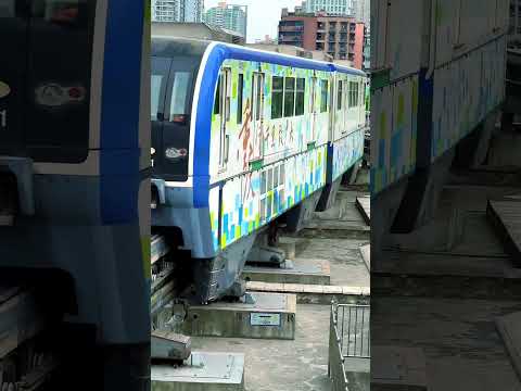 Chongqing Light Rail 5 second Track Change #discoverchina #travel #chinatourism #chinatravel