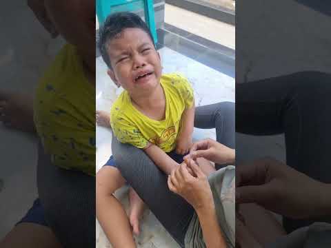 Zefa nangis diplester mama