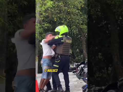 Jovem foge da polícia em abordagem mal feita #ufc #mma #workout #training #shorts #viralvideo #fight