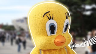 아이유 콘서트장에서 무슨 노래 듣고 있어요?