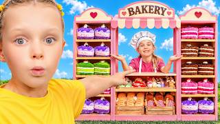 Dasha and Ivan Learn Good Manners at the Toy Food Shops