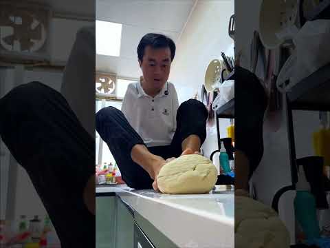 Man without hands cooking roti with his feet #shortsvideo
