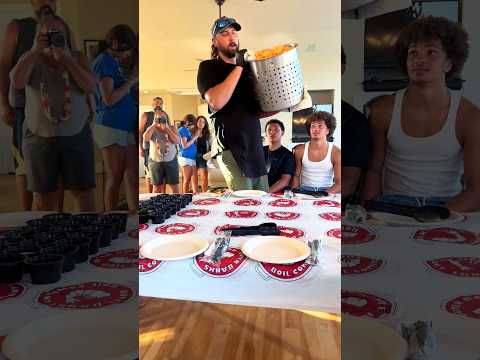 This waiter serves amazing food .#shortvideo