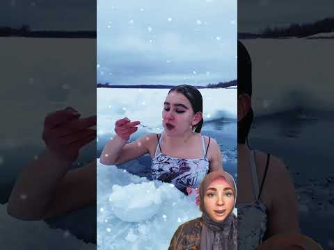 فتاه تاكل الثلج فى الجليد /اصوات اكل الثلج  Eating ice from freezer