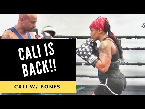 DAYYUUUMM! Talented lady gets in some work inside the Mayweather Boxing Club