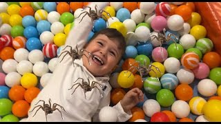 أخر واحد يطلع من الخيمة يفوز !!