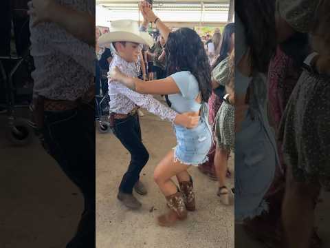 Así bailan Cecy y el príncipe #bailando #pulgadealamo #texas #diversion #fyp #viral #trending