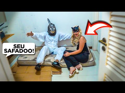 PEGAMOS UMA MENINA LOIRA COM O PRIMO ESTRANHO NO QUARTO!!🚨 *expulsos*