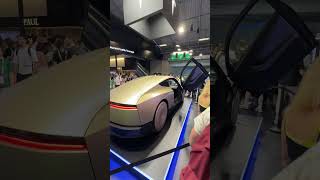 Vu à VivaTech 2025 : Tesla dévoile le Cybercab, un Robotaxi 100 % autonome sans volant…