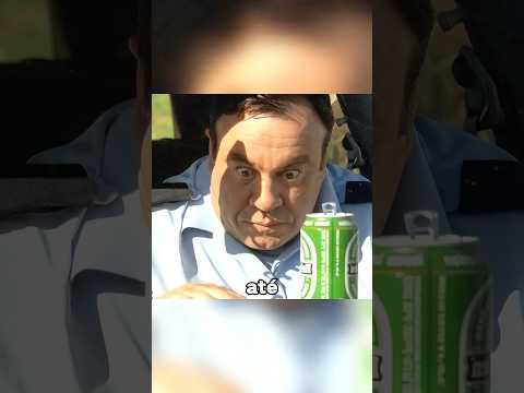 Esse homem dirige o carro como se estivesse pilotando um avião. #shorts #foryou