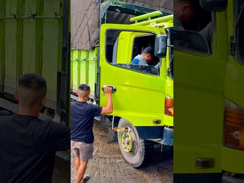 Fharel kembali jadi pahlawan, gantikan sopir truk yang menyerah