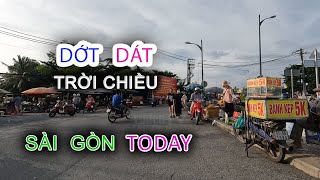 Sài Gòn chiều nay TRÀN HẾT RA ĐƯỜNG mà vẫn ế quá xá