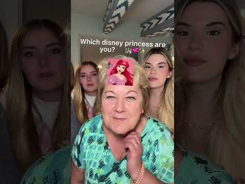 @PaulaWolfOfficial & Vanessa mit ihren Mamas als Disney Prinzessinnen 😍👸