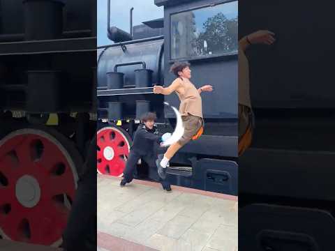 🤔蛋仔跑酷真人版 #跑酷 #极限运动 #这操作都看傻了#搞笑 #parkour