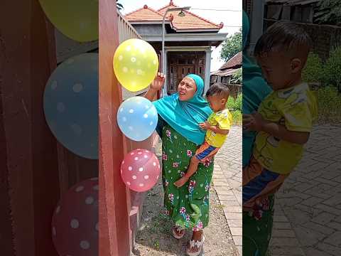 Lam no bong bay nhan qua bat ngol Burst balloons to receive surprise 😱😲😁 #shorts #fyp #funny