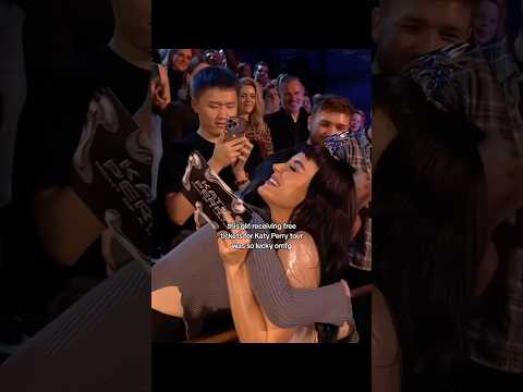 Katy Perry gave Fan a Lifetimes Tour ticket 🫶