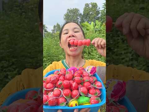 Poor women and strawberry candy, hubba bubba candy, watermelon candy,hot dogs #shorts