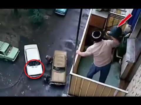 человек бросает гирю на пол. Смотреть фото человек бросает гирю на пол. Смотреть картинку человек бросает гирю на пол. Картинка про человек бросает гирю на пол. Фото человек бросает гирю на пол