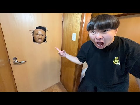 ハンマーでドアに穴開けて埋まってたらどのぐらいでバレるのか?【ドッキリ】