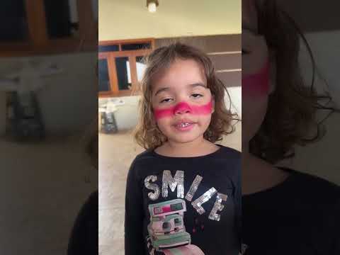 Laurinha usando blush de Kamylinha 😍 #hytalosantos #kamylinha