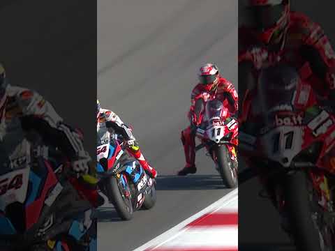 Bulega ⚔️ Razgatlioglu for the LEAD! 💥 | 2024 #PortugueseWorldSBK 🇵🇹
