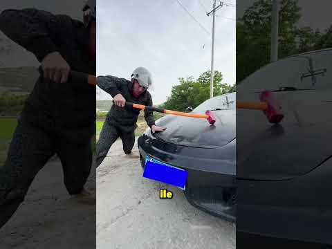 Bu Adam Lüks Arabasının Dikiz Aynasını Kırdı 😲