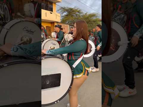 Bombista siempre destacando❇️❤️ #bastoneras #desfile #baile