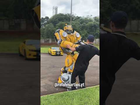 QUANDO MEU AMIGO ROBÔ ME DEFENDE!