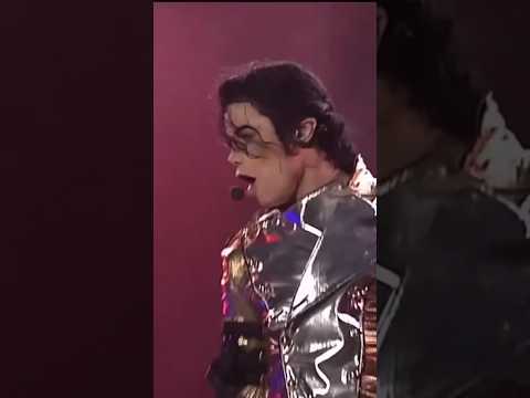 Fans reacting to Michael Jackson_s entrance during his concert in Munich in 1997_