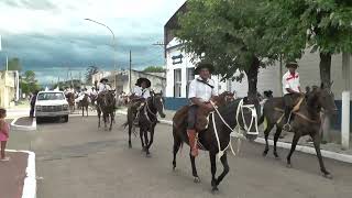 Desfile de paisanos a caballo Fiesta del Ternero Sauceño 2025